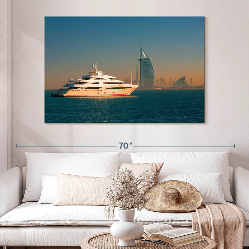 Nicci Yacht dans les eaux de Dubaï, H 34 po x l 51 po