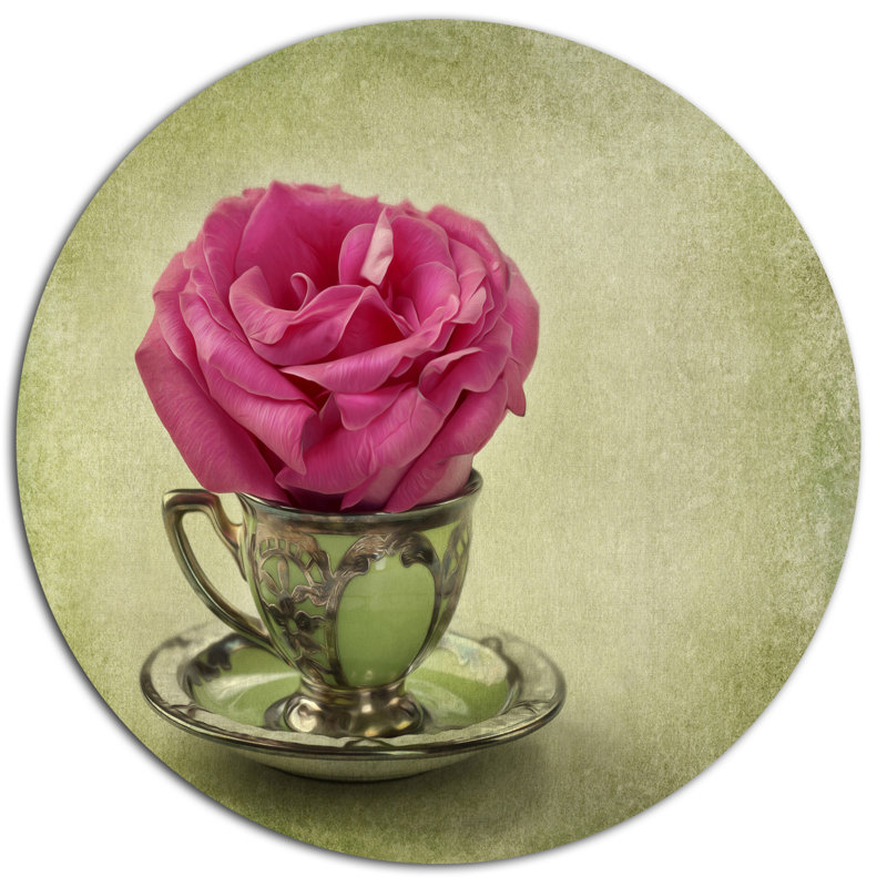 «Red Rose in Cup and Saucer», impression, H 38 po x l 38 po x P 1 po, Métal
