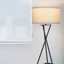 Lampe sur pied à DEL écoénergétique moderne de 60 po avec abat-jour tambour en tissu brun clair et pieds de trépied noirs Jaxon-686952907-686952900