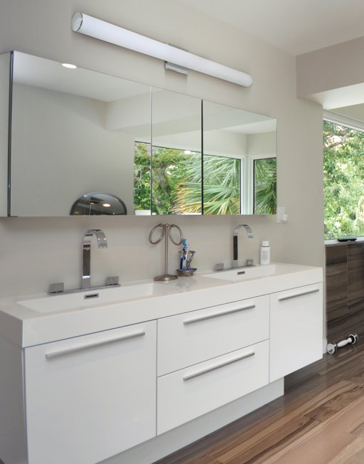 Gus 2 - Light LED Bath Bar