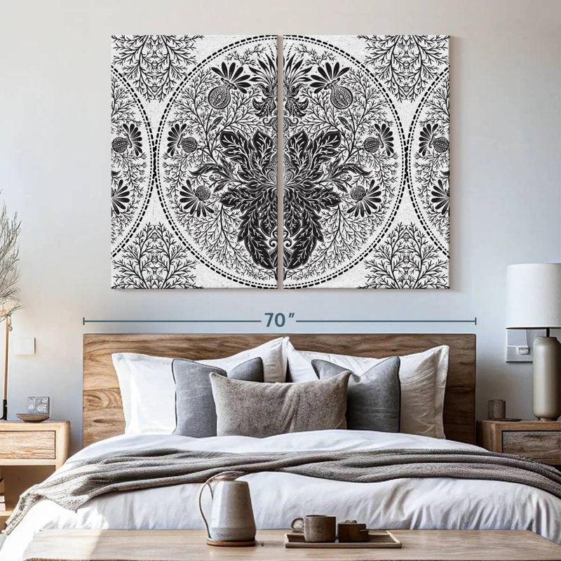«Black Damask», reproduction sur toile, H 45 po x l 61 po x P 1,25 po
