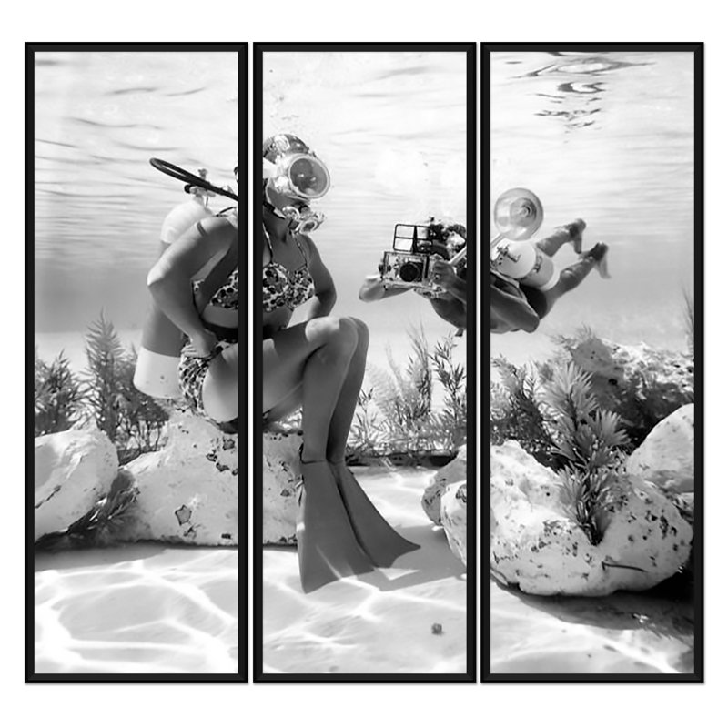 «Scuba Diver Tryptic» - Photographie encadrée sur papier, Noir