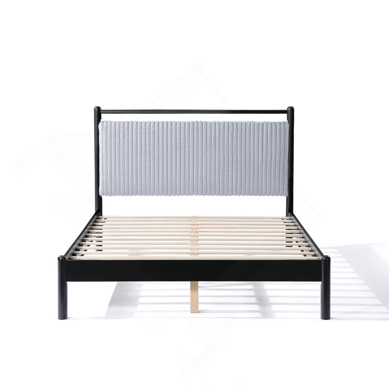 Structure de lit grand en bois avec tête de lit moelleuse