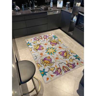 Tapis décoratif floral multicolore et rose à franges