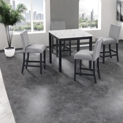 Ensemble de table de salle à manger moderne en faux marbre avec chaises en velours pour la cuisine à domicile