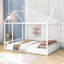 Lit en métal avec clôture-567262218