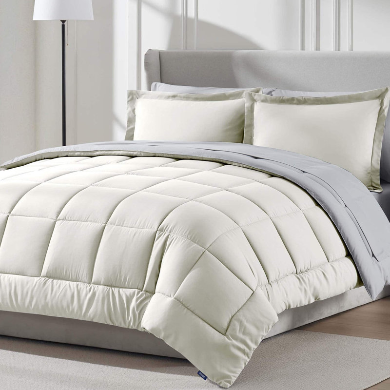 Ensemble d'édredon réversible avec draps Bed-in-a-bag, Blanc cassé, Édredon double et 5 pièces supplémentaires