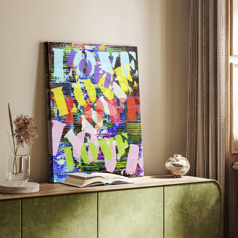 Graffiti Love I - galerie personnalisée enveloppée Cavas, H 18 po x l 12 po