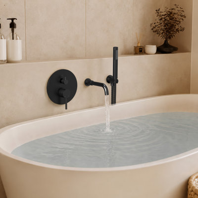 Robinet de baignoire mural avec valve à pression équilibrée et douche à main