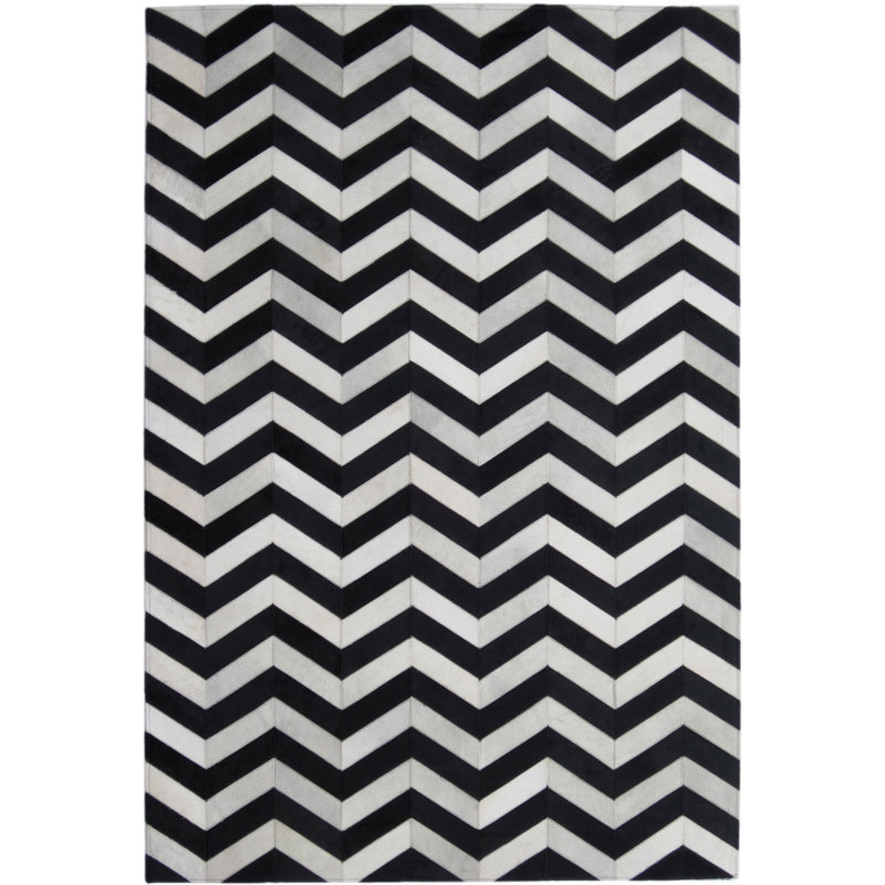 Area Cowhide Chevron Area Rug in Black/Cream, Rectangle 4' x 6'