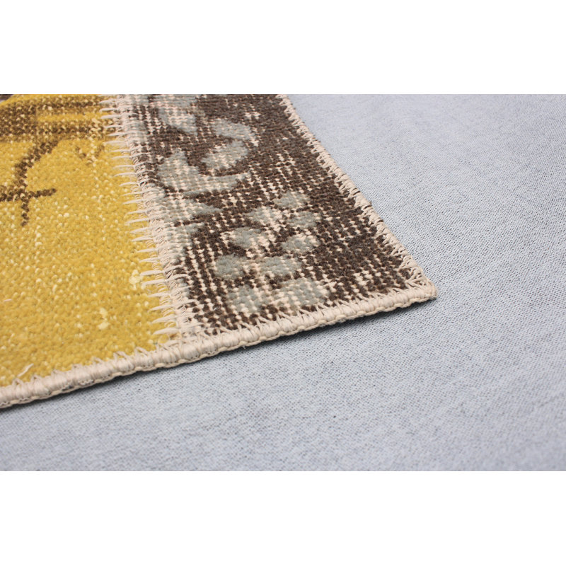 Tapis unique en laine noué à la main style patchwork des années 2010 de 4 pi 10 po x 6 pi 4 po rouge / jaune / ivoire Kameko