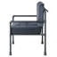 Fauteuil industriel gris avec dossier géométrique et coussins décoratifs confortables