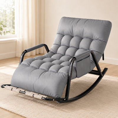 Chaise longue berçante grise rembourrée avec coussin capitonné, accoudoirs rembourrés, poche latérale et repose-pieds