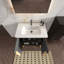 Meuble-lavabo simple 30 po en noyer rayé avec plateau en céramique et armoire d'appoint