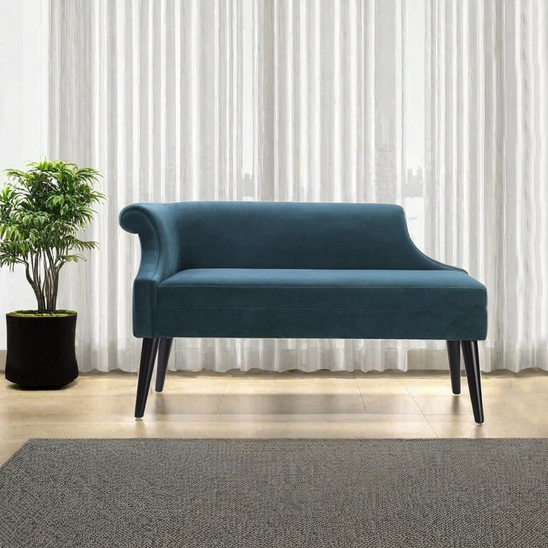 Lyndsea, Turquoise, Orienté à gauche (vu de face)
