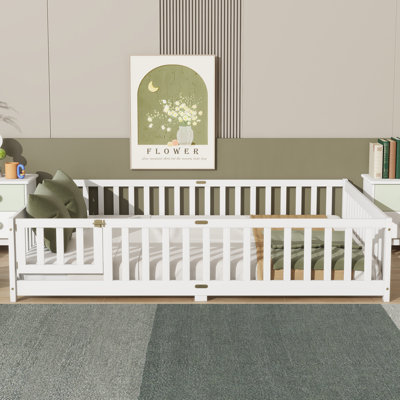 Lit plateforme avec clôture et porte pour enfants Finka
