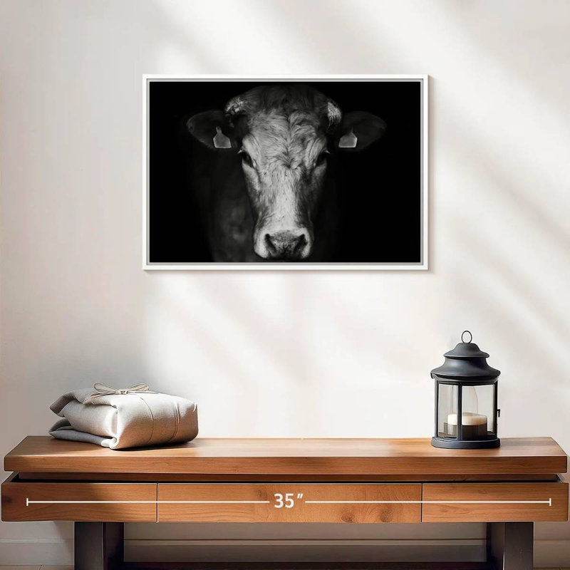 Réflexion sur une vache, Cadre flottant blanc, 19 po x 13 po