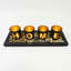 Ensemble de porte-bougie lettre MAISON, plateau en bois avec 4 porte-votives en verre noir et pierres décoratives, centre de table rustique
