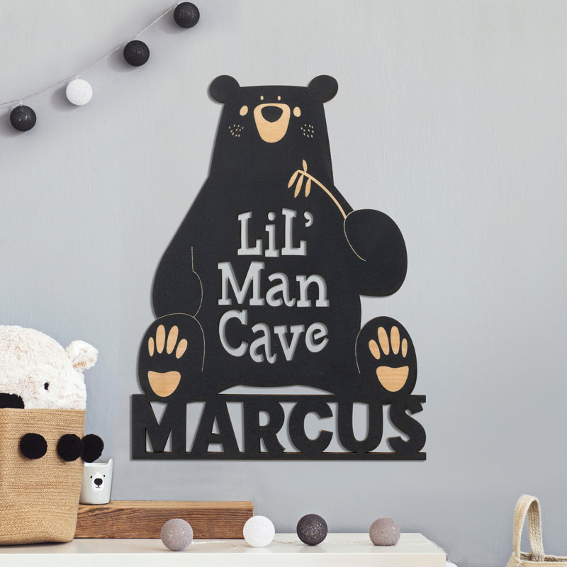 Plaque Lil Man Cave avec nom personnalisé découpé au laser en bois noir | Un souvenir unique | Décoration de chambre à coucher pour garçons | 10 po x 13 po