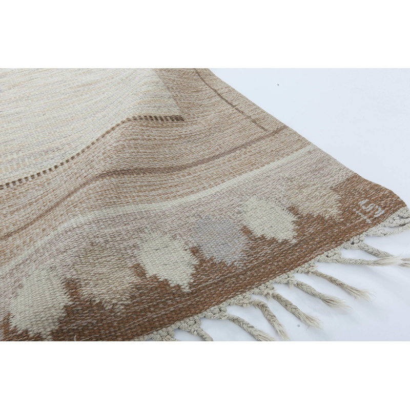 Tapis rétro vintage suédois caramel 4 pi 4 po x 6 pi 9 po par Ingegerd Silow, signature tissée jusqu'au bord «EST»