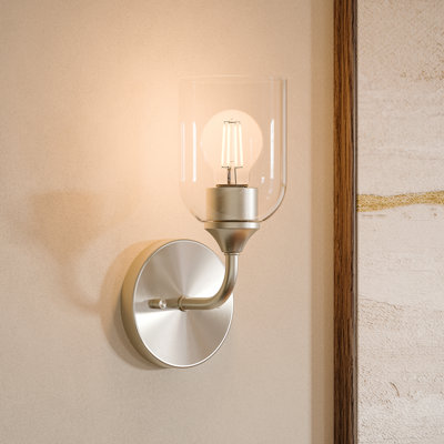 Applique murale 1 lumière en nickel brossé Ilia avec abat-jour en verre transparent