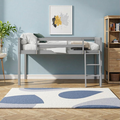 Élégant lit mezzanine bas en bois blanc avec échelle polyvalente - Rehaussez vos rêves et jouez dans votre chambre à coucher