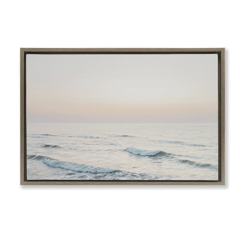 «Rolling Waves At Dawn», toile flottante encadrée par Sissi et Seb, Cadre flottant orme Montalcino, H 21 po x l 31 po