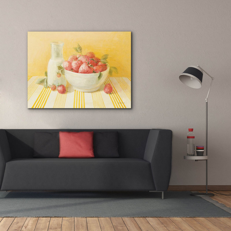 «Strawberries And Cream» par Danhui Nai, art mural sur toile, H 40 po x l 54 po x P 1,5 po