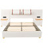 Grand lit tapissier en velours beige