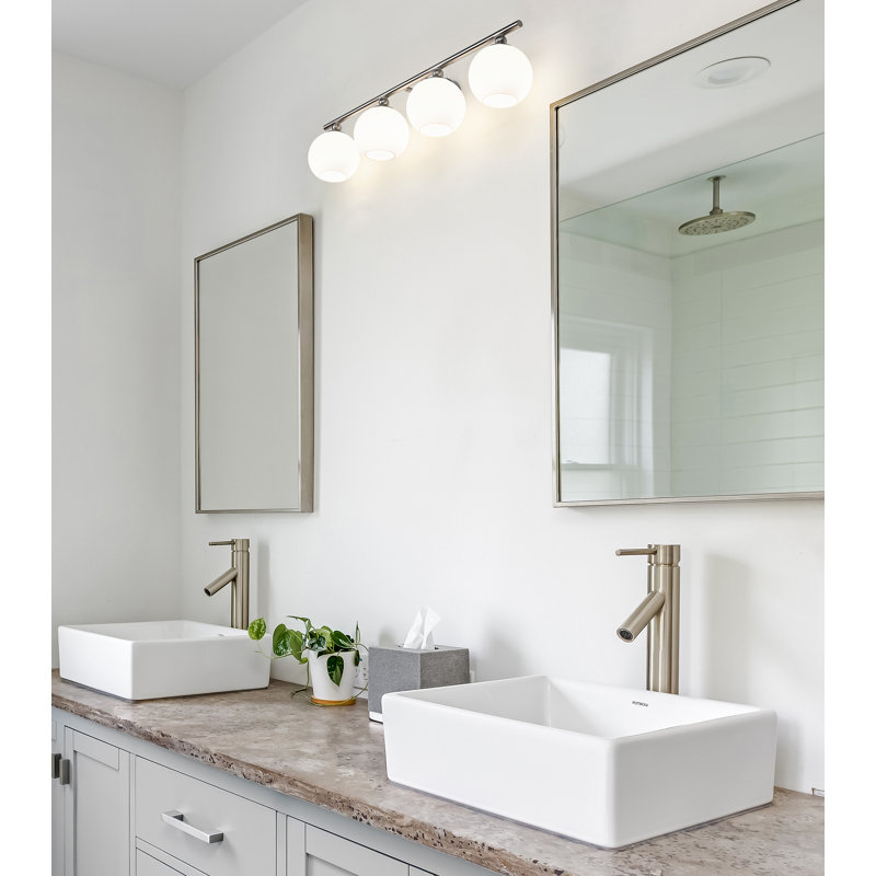 Éclairage pour meuble-lavabo à 4 lumières à intensité variable Alvah, Nickel brossé