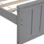 Lit plateforme simple confortable en bois gris gris, avec une silhouette classique