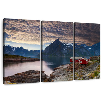 Lilie Reine Rorbuer At Sunset