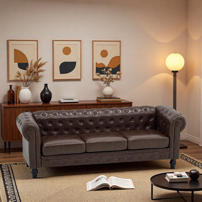  Canapé Chesterfield 3 places avec capitonnage à boutons profonds et accoudoirs roulés, canapé rembourré classique pour la maison, brun