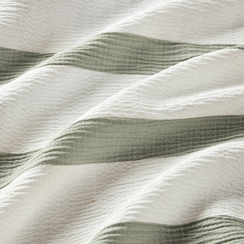 48f-f3cf-12593 Comforter