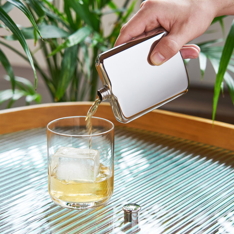 «Silver Flask» par Viski
