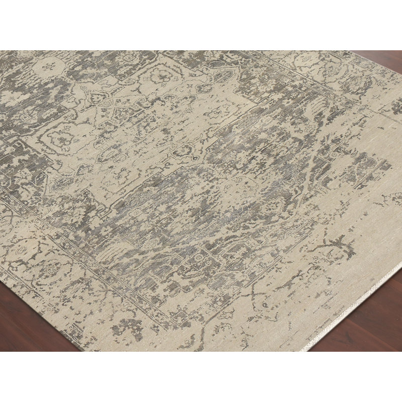 Dazzle Floral Area Rug in White, Rectangle 2' x 3'