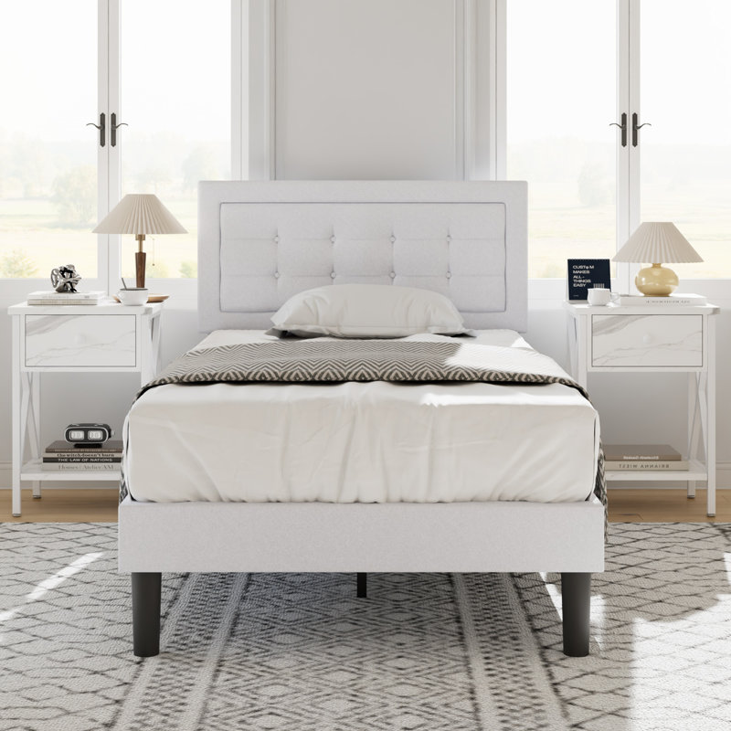 Ensemble de chambre à coucher 3 pièces, cadre de lit plateforme tapissier avec tête de lit réglable + 2 tables de chevet, lit en tissu de lin avec support en lattes de bois, aucun sommier nécessaire, ensemble de mobilier de chambre à coucher moderne