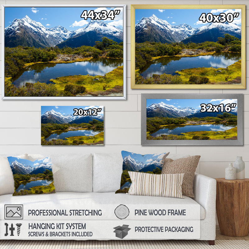 «In the Wilderness of Alaska II», reproduction, Cadre flottant doré, H 12 po x l 20 po x P 1 po