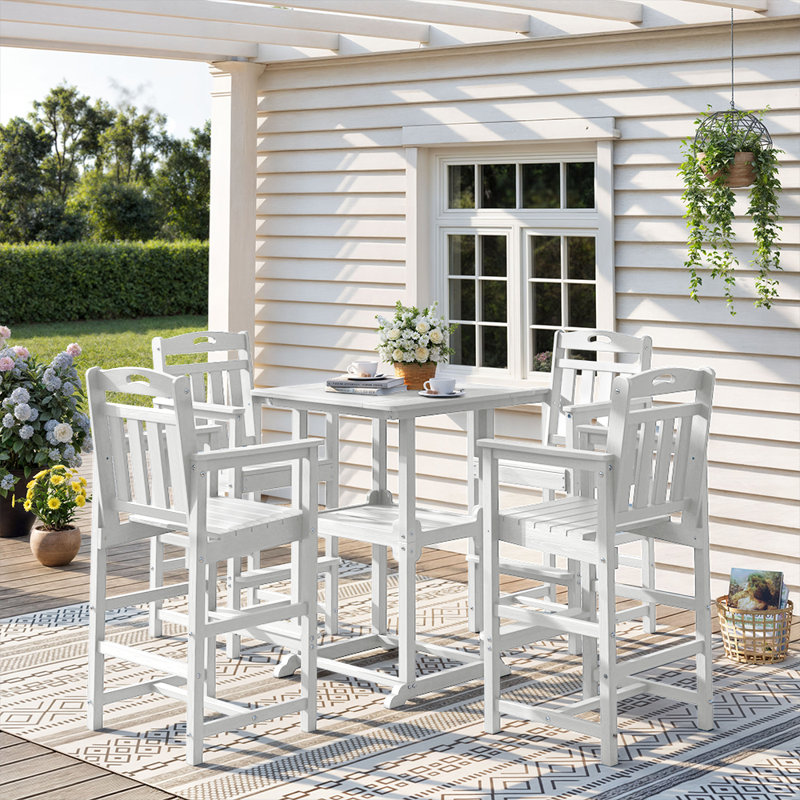 Ensemble de 5 barres d'extérieur Pennington avec table carrée et chaises en PEHD, Blanc