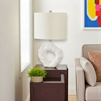 Lampe de table Desma en résine crème et ivoire / abat-jour crème, H 24,8 po x l 9,84 po x P 14,75 po