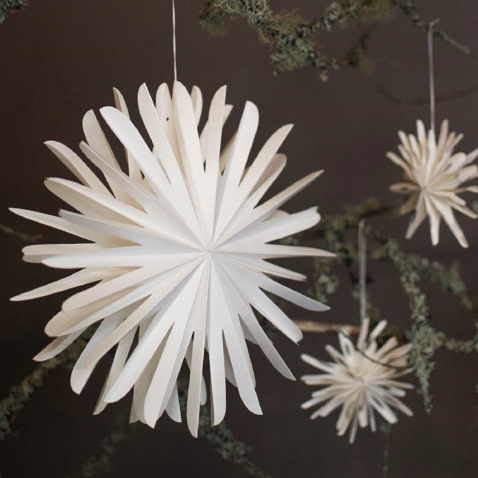 Paper Flake Sculpture, 11.02'' H x 11.02'' W x 11.02'' D