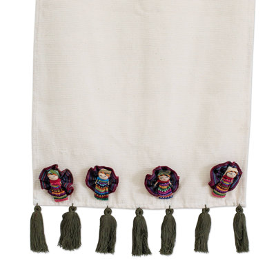 IxmucanÃ©'s Table And Cotton Table Runner