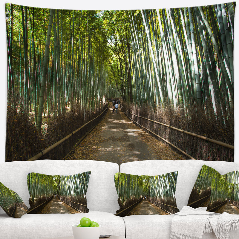 Voie large en tapisserie de bambou, H 78 po x l 92 po