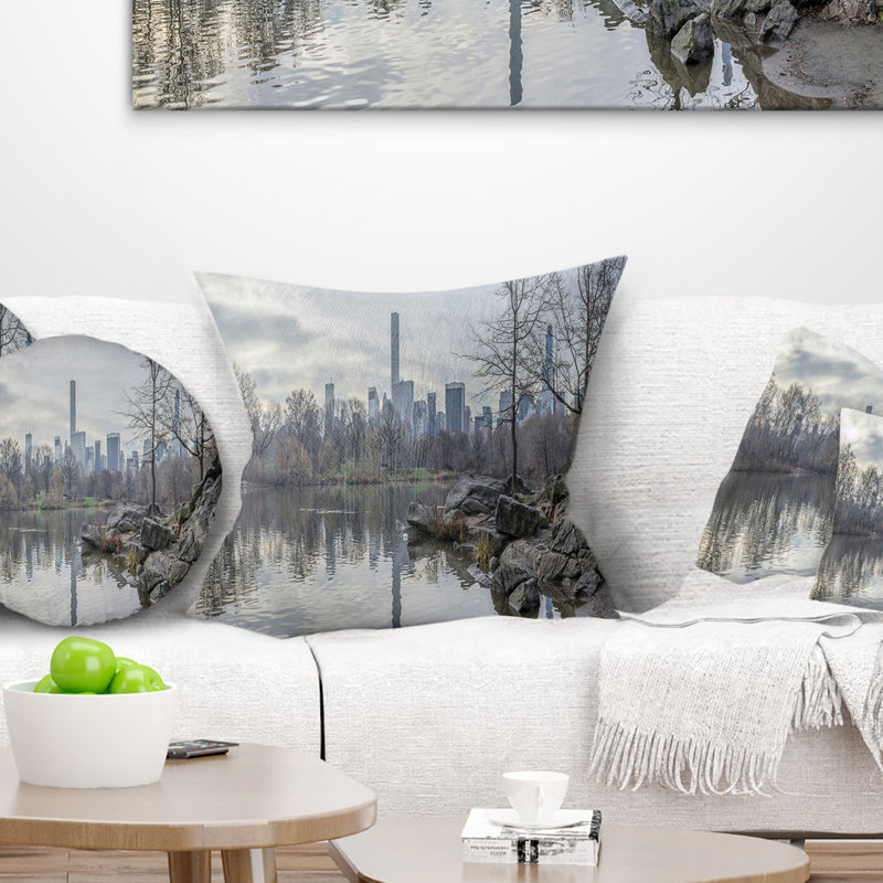 Coussin noir et blanc Central Park NYC - Landscape, 18 po x 18 po, Coussin décoratif