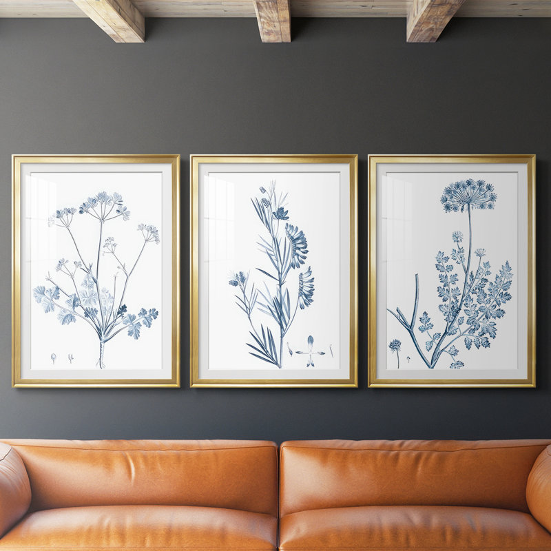 Antique Botanical in Blue IV - reproduction encadrée sur mesure de qualité supérieure - 3 pièces, H 21 po x l 30 po, Doré