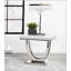 Table de bout carrée en U Durante avec plateau en faux marbre blanc Durante, parfaite pour un décor moderne et classique.