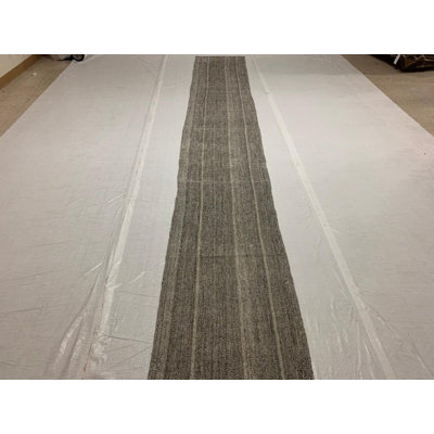 Tapis unique en laine noué à la main gris / beige / blanc de 2 pi 5 po x 37 pi 4 po One-of-a-Kind