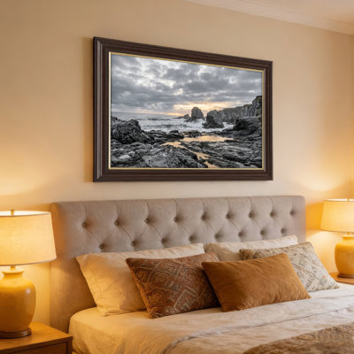 Art mural antique sur toile encadré doré pour le salon, la chambre à coucher, le bureau ou le vestibule - décoration murale décorative avec roches de l'océan