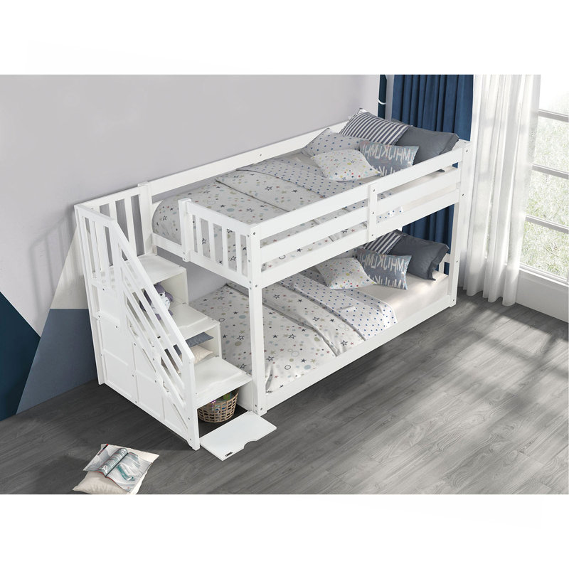 Mobilier de chambre à coucher de style transitionnel avec lit superposé simple au-dessus d'un lit simple bas et lit escamotable réversible
