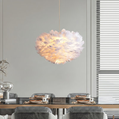 Lustre moderne blanc sphérique à 3 lumières de 18 po avec accents de plumes pour chambre à coucher